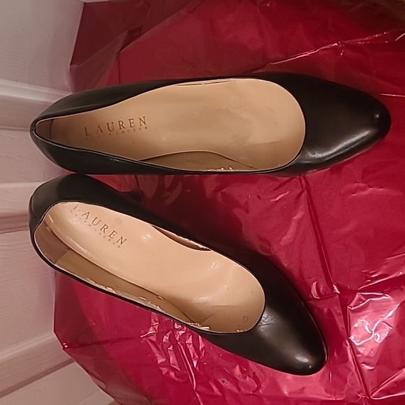 Black Leather Ralph Lauren Pumps, Size 8 - Picture 2 of 3